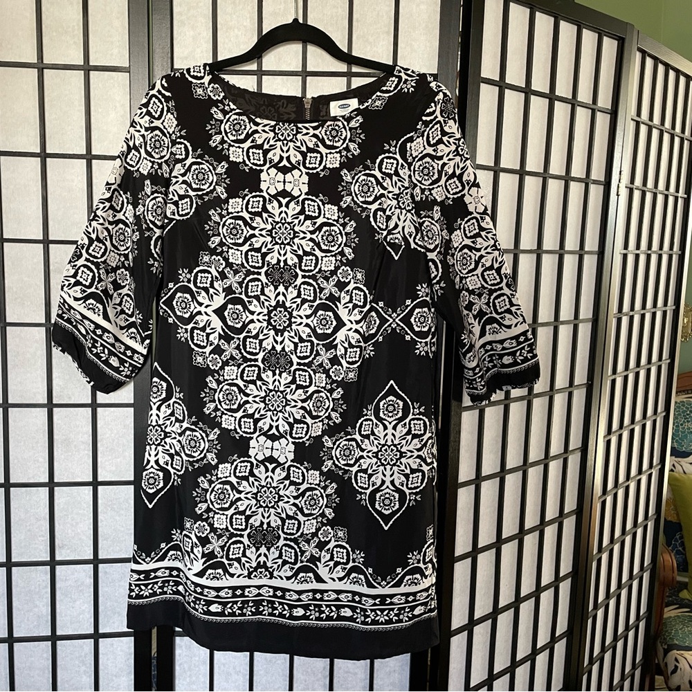 Old Navy Sheath Black and White Paisley Shift Dress S/P